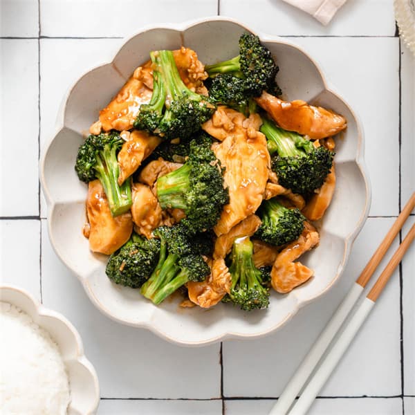 Chicken with Broccoli in Garlic Sauce
