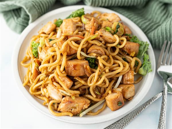 Chicken and Vegetable Chow Mein