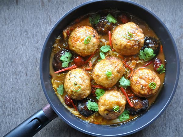 Lion's Head Meatballs with Fish