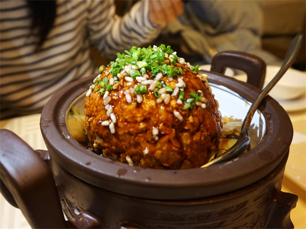 Lion's Head Meatballs with Seafood Soup