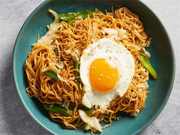 Pickled Cabbage and Shredded Pork Fried Noodles