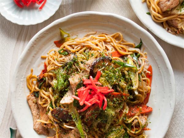 Pickled Cabbage and Shredded Pork Fried Noodles