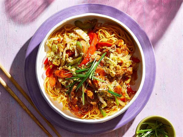 Pickled Cabbage and Shredded Pork Fried Noodles