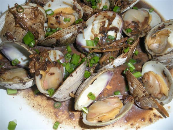 Stir-Fried Clams with Black Bean Sauce