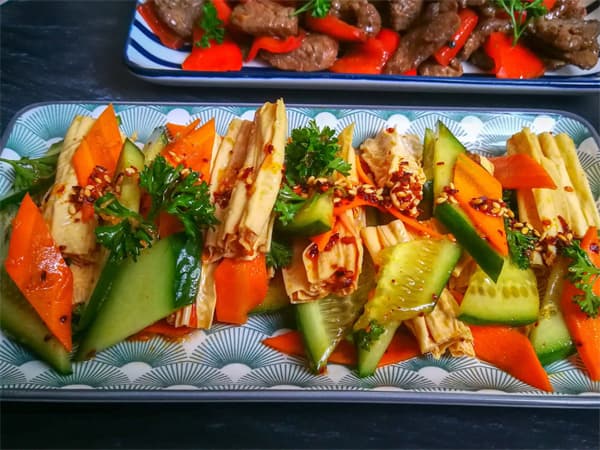 stir-fried tofu skin with vegetables