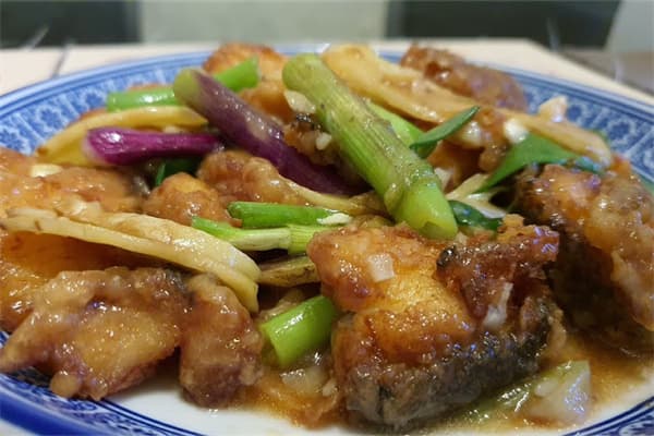 Stir-fried Fish with Ginger and Scallions