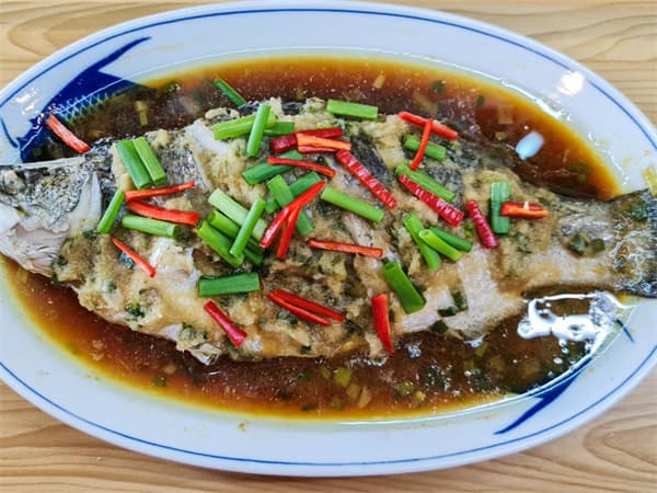 Stir-fried Fish with Ginger and Scallions